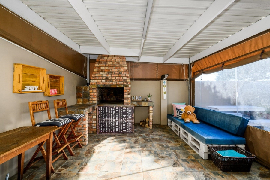 8 Bedroom Property for Sale in Summerstrand Eastern Cape